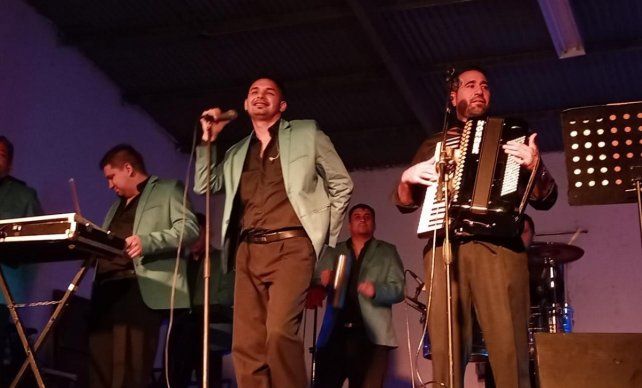 Grupo Trinidad en la noche de Universitario de la mano de Baila Baila Paraná.