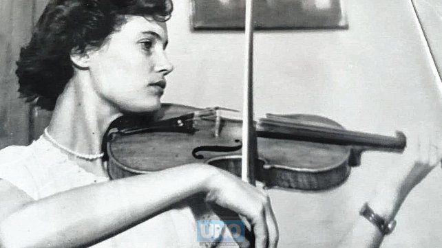 Nené Camiolo de Salerno fue una destacada violinista Nené Camiolo de Salerno fue una destacada violinista