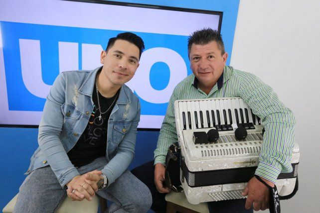 Horacio Gaitán, la voz de La Contra junto a Paco Pérez en acordeón y dueño del grupo. Presentaron el nuevo tema de Messi en UNO de Entre Ríos