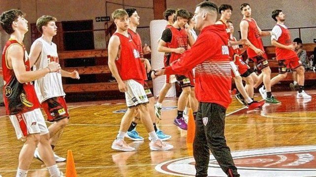 Santiago Rodríguez Perdomo está a cargo de la preparación física de Rocamora. Santiago Rodríguez Perdomo está a cargo de la preparación física de Rocamora.
