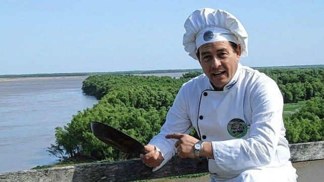 El cocinero Ángel Sánchez estudia qué plato se relaciona con la cultura local.