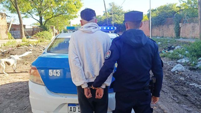 La agresión ocurrió durante una fiesta de cumpleaños en la Cortada 542, en Paraná. La víctima es un joven de 20 años y el autor del ataque un adolescente de 15 La agresión ocurrió durante una fiesta de cumpleaños en la Cortada 542, en Paraná. La víctima es un joven de 20 años y el autor del ataque un adolescente de 15