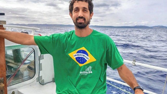 Luego de tres días de detención, el paranaense Nicolás Calabrese fue deportado a Turquía. Luego de tres días de detención, el paranaense Nicolás Calabrese fue deportado a Turquía.