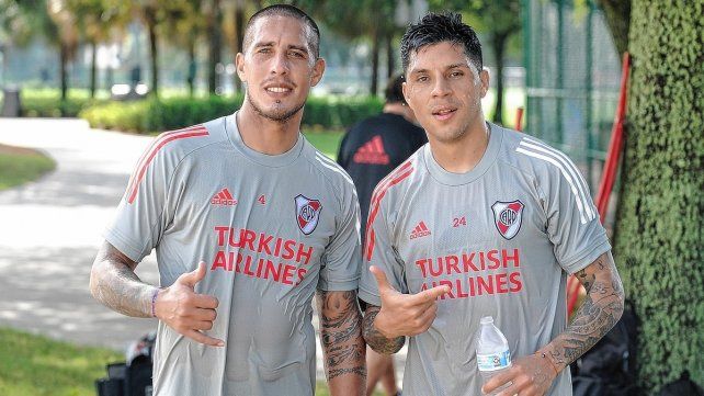 Jonatan Maidana junto a Enzo Pérez en la pretemporada que River realiza en Miami.