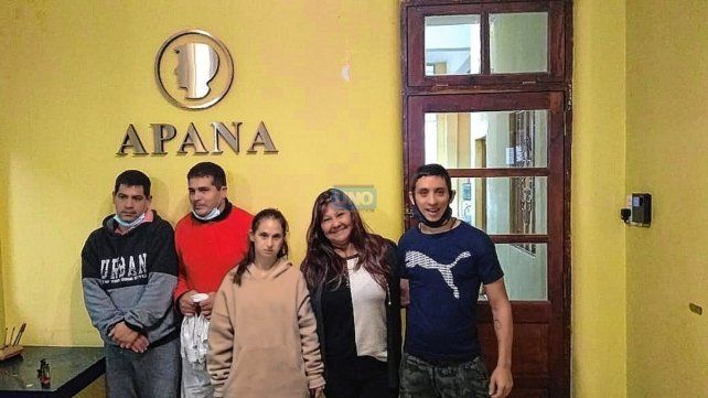 Apana comenzó a funcionar el 22 de septiembre de 1967. Actualmente, hay más de 60 jóvenes y adultos con discapacidad en la institución.