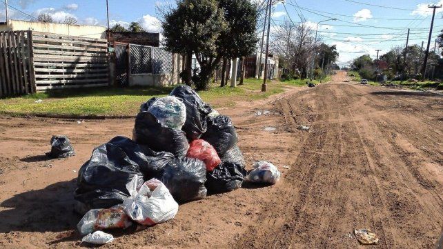 Residuos en la vía pública, una problemática permanente. Residuos en la vía pública, una problemática permanente.