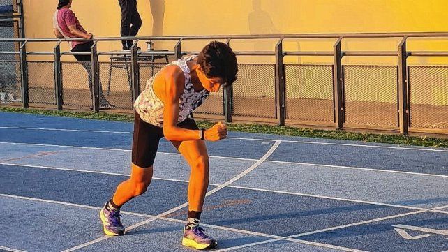 Joaquín Huizzi Moya, en la pista de atletismo del Centro de Educación Física N°3 “Mario Hugo La Nasa”