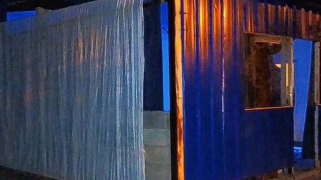 Una fiesta clandestina fue desarticulada por la Policía cuando estaba apunto de comenzar en calle Caputo al final en Paraná. Invitaba a bailar durante 12 horas