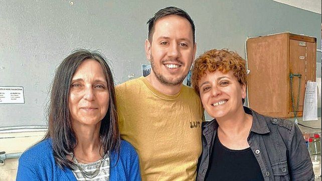 Equipo. Marianela Candolfi (derecha) y Favia Zanetti (izquierda), investigadoras del Conicet, y Alejandro Nicola Candia (centro), becario posdoctoral del Conicet. Equipo. Marianela Candolfi (derecha) y Favia Zanetti (izquierda), investigadoras del Conicet, y Alejandro Nicola Candia (centro), becario posdoctoral del Conicet.