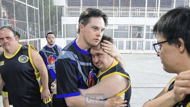 En el club Talleres, el tercer encuentro de básquet para personas con discapacidad dejó esta postal.