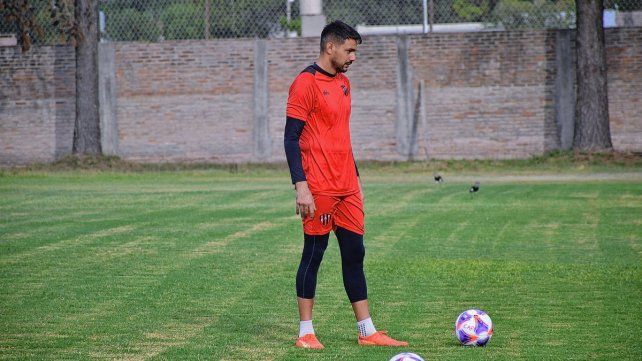 Julio Salvá respaldó el trabajo del entrenador Walter Otta