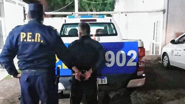 Ocurrió en el local de comidas de un céntrico en Paraná. El hombre en un momento dado salió corriendo, perseguido por el dueño del lugar