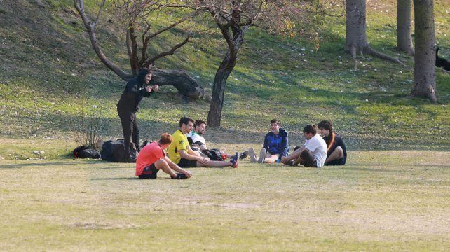 Las nueva medidas alcanzan a las actividades deportivas, entre otros rubros.