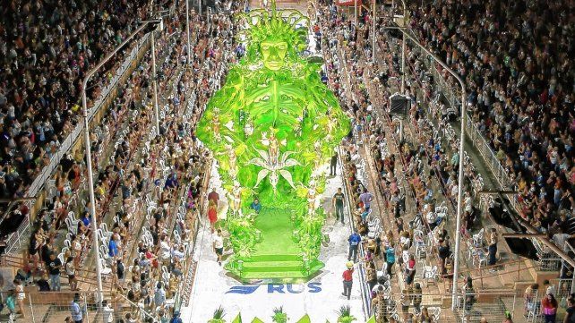 El carnaval de Gualeguaychú comienza este sábado 7 de enero y culmina el 25 de febrero. Participan cinco comparsas con 250 integrantes cada una.