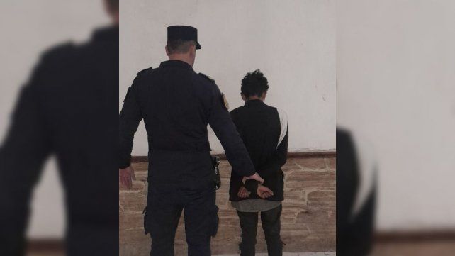 Un joven fue detenido en La Paz tras pelear con su hermano y lesionar a su madre. Un joven fue detenido en La Paz tras pelear con su hermano y lesionar a su madre.