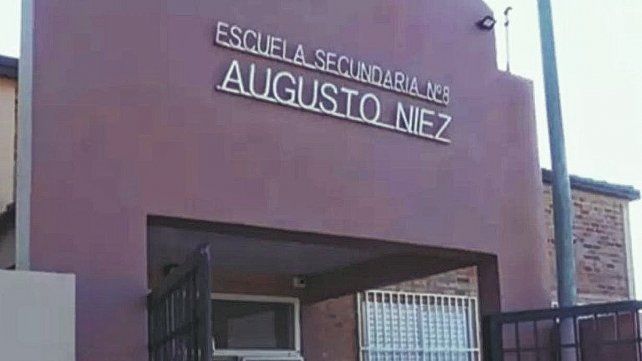 La policía ingresó a la escuela de Concordia en busca de un arma. La policía ingresó a la escuela de Concordia en busca de un arma.