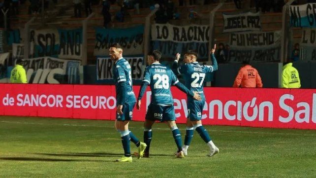 Racing se lo dio vuelta a San Martín (SJ) y chocará contra Riestra en octavos. Racing se lo dio vuelta a San Martín (SJ) y chocará contra Riestra en octavos.