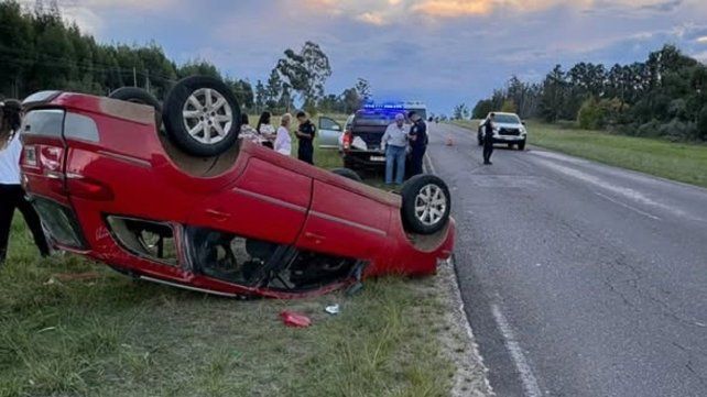 Accidente en Ruta 015: un Fiat Palio volcó y tres personas resultaron heridas. Accidente en Ruta 015: un Fiat Palio volcó y tres personas resultaron heridas.