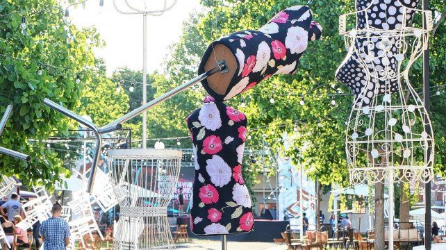 La Feria del Centro es una iniciativa organizada en conjunto entre las áreas de Cultura de Córdoba, Entre Ríos y Santa Fe