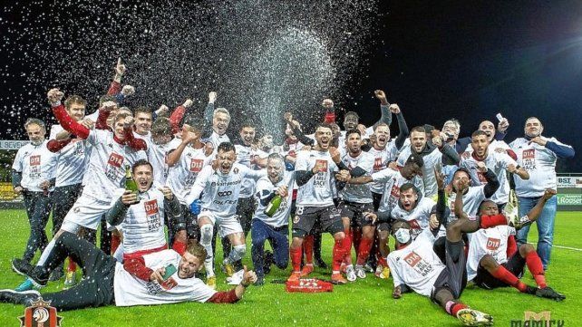 Marcos Maydana festejando el ascenso a la Liga Pro Belga. 