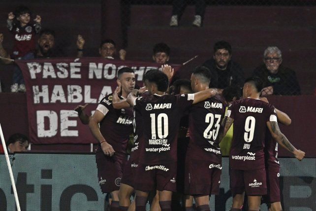 Lanús festejó ante su gente. Lanús festejó ante su gente.