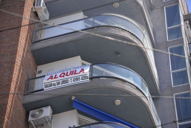 Desfasaje. A los locatarios se les hace cuesta arriba pagar el alquiler, mientras que los propietarios pierden rentabilidad. Desfasaje. A los locatarios se les hace cuesta arriba pagar el alquiler, mientras que los propietarios pierden rentabilidad.