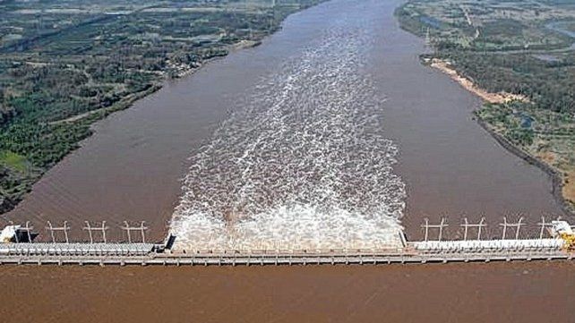 Las represas hidroeléctricas bajaron 50% su generación de energía por las bajantes del Paraná y Uruguay.