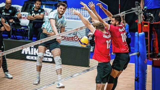 El paranaense Luciano Vicentín vive un gran presente con el seleccionado argentino de vóley. El paranaense Luciano Vicentín vive un gran presente con el seleccionado argentino de vóley.