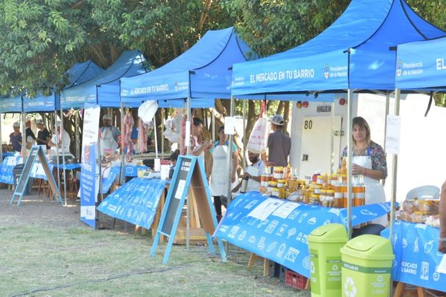 Iniciativa. El Mercado en tu barrio, en la plaza Mujeres Entrerrianas. Iniciativa. El Mercado en tu barrio, en la plaza Mujeres Entrerrianas.
