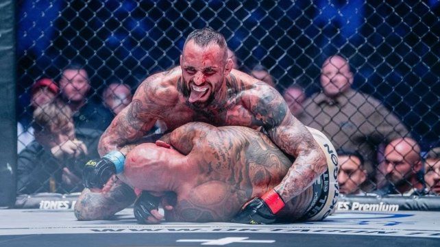Christian Eckerlin es la sensación en las peleas de MMA en Alemania con catorce victorias. Christian Eckerlin es la sensación en las peleas de MMA en Alemania con catorce victorias.