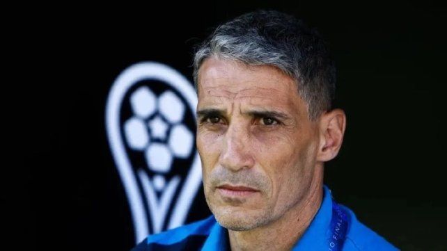 Juan Pablo Vojvoda será el DT del Santos de Neymar para buscar escapar del descenso. Juan Pablo Vojvoda será el DT del Santos de Neymar para buscar escapar del descenso.