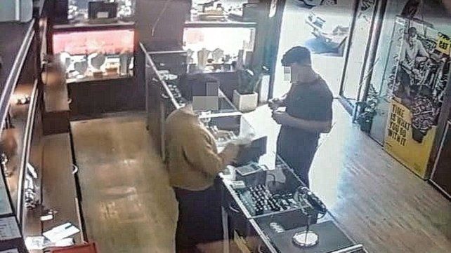 Robo en joyería de Concordia. Robo en joyería de Concordia.