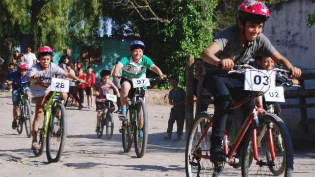 Organizan bicicleteada y carreras de embolsados en el barrio Empleados de Comercio Organizan bicicleteada y carreras de embolsados en el barrio Empleados de Comercio