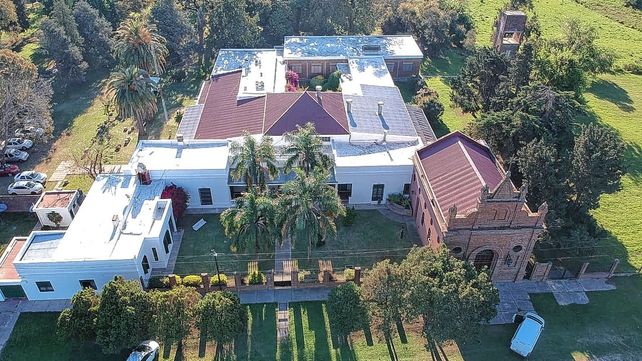 Gran área verde. Que se caracteriza por ser un ambiente confortable y cálido, rodeado de naturaleza. Gran área verde. Que se caracteriza por ser un ambiente confortable y cálido, rodeado de naturaleza.