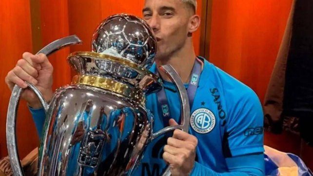 Le robaron la medalla de campeón al defensor de Belgrano Leonardo Morales Le robaron la medalla de campeón al defensor de Belgrano Leonardo Morales