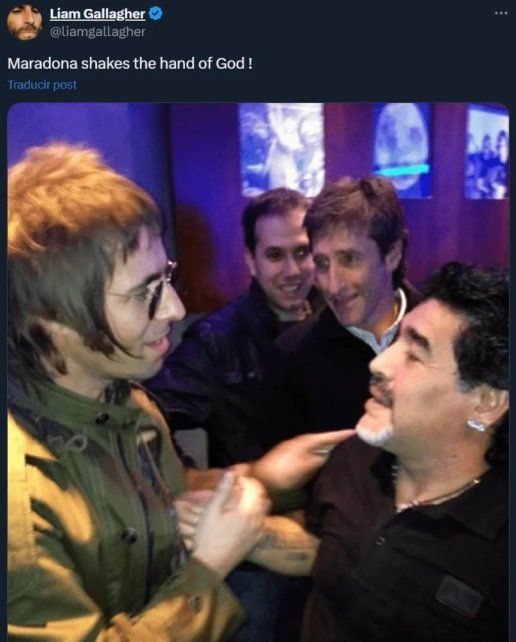 Liam Gallagher junto a Diego Maradona. Liam Gallagher junto a Diego Maradona.