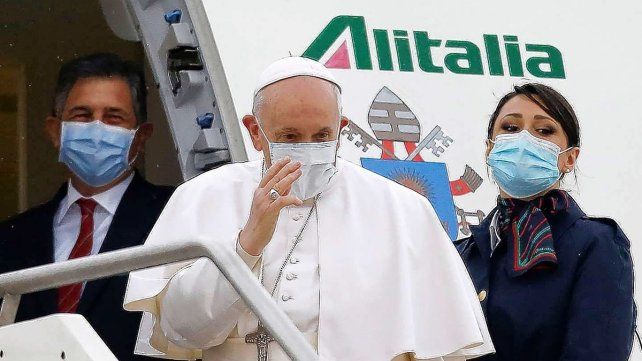 El papa Francisco llegó a Irak y comienza una visita histórica y la más peligrosa