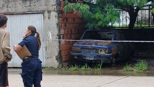 Hallaron un cadáver dentro de un auto en Paraná. Hallaron un cadáver dentro de un auto en Paraná.