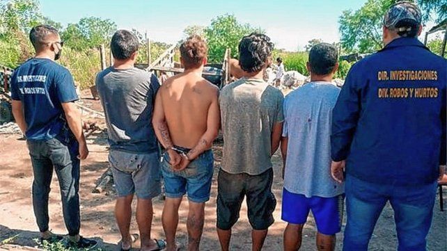 Tras el violento asalto a mano armada del que fue víctima una mujer, en inmediaciones de calles Borges y Poeta Murga de Paraná dieron con los presuntos autores