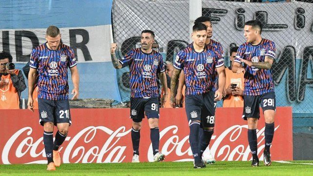 Talleres aplastó a Racing y se llevó tres puntos del Cilindro.