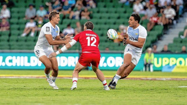 Los Pumas 7 están en cuartos de final del Seven de Perth. Los Pumas 7 están en cuartos de final del Seven de Perth.