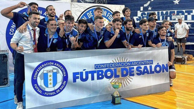 La delegación de Mariano Moreno exhibe el premio conquistado. La delegación de Mariano Moreno exhibe el premio conquistado.