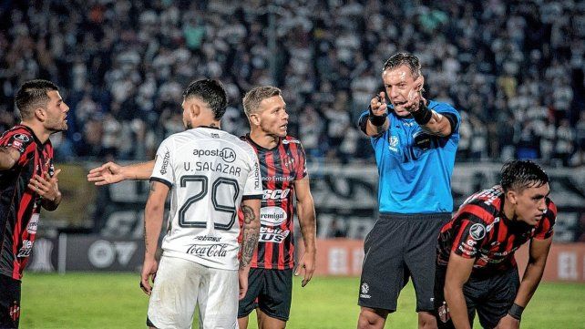 Nicolás Domingo disputó cinco competencias oficiales con la camiseta de Patronato. Nicolás Domingo disputó cinco competencias oficiales con la camiseta de Patronato.