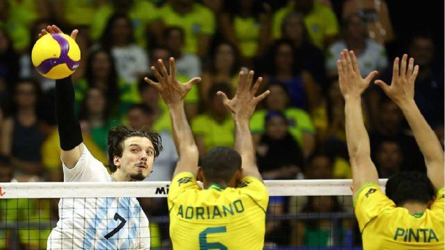 Argentina cayó 3-2 ante Brasil por la última fecha del Week 1 Argentina cayó 3-2 ante Brasil por la última fecha del Week 1