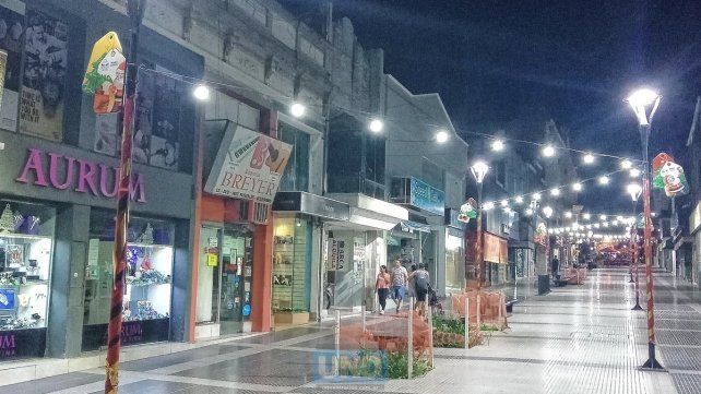 Comercios de Paraná impulsan el espíritu navideño.