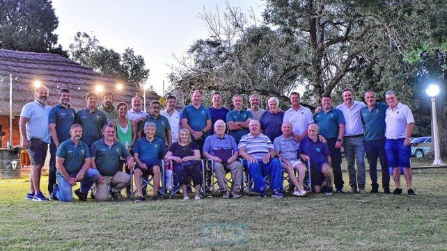 Dirigentes y exjugadores del Club Tilcara se reunieron el martes para celebrar el 70° aniversario. Dirigentes y exjugadores del Club Tilcara se reunieron el martes para celebrar el 70° aniversario.