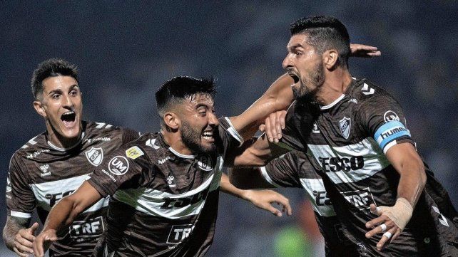 Platense festejó ante el Matador. Platense festejó ante el Matador.