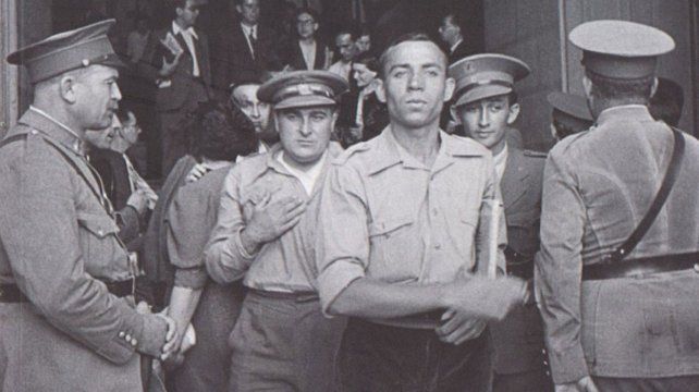 "El hombre acecha", la obra de un poeta que pagó con su vida su escritura apasionada 