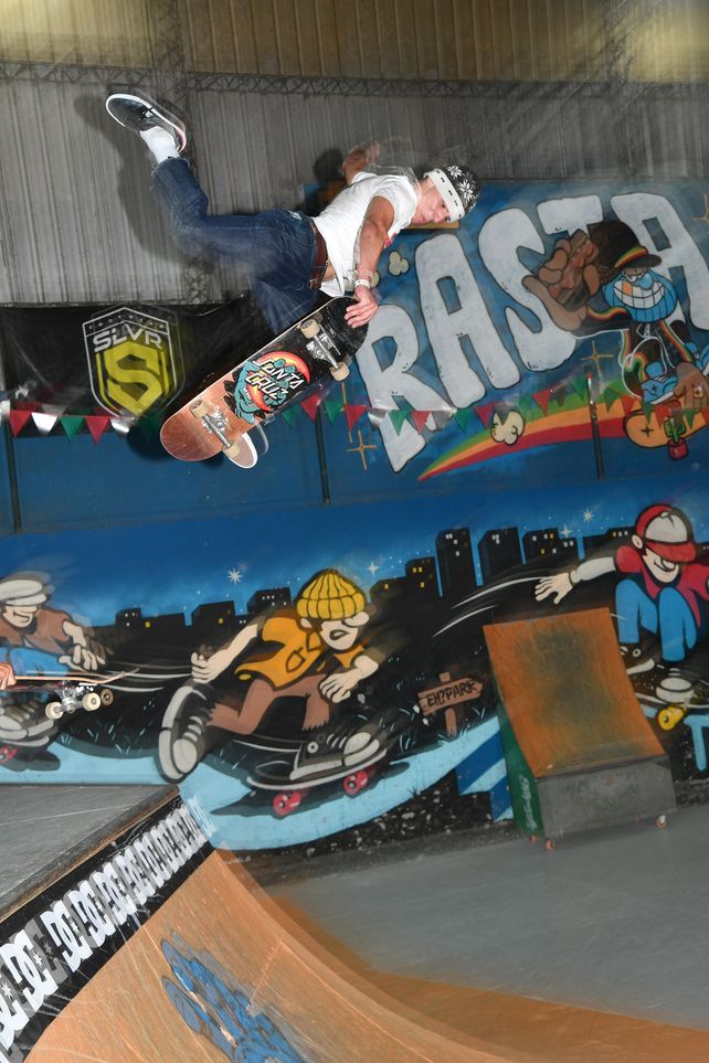 Gael Dobar, presente y futuro del skate argentino, impactó a los extranjeros con su show en el skaterpark de Bernal. Gael Dobar, presente y futuro del skate argentino, impactó a los extranjeros con su show en el skaterpark de Bernal.