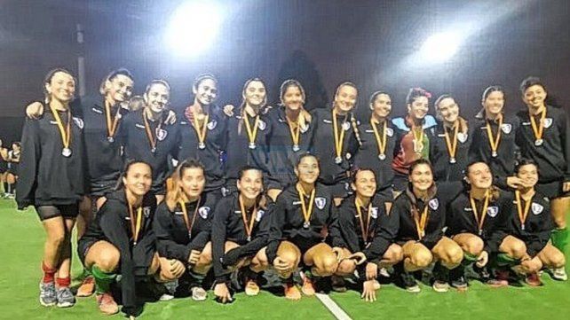 Medallas. El equipo dirigido por Andrés Catelani se colgó la medalla de plata en Tucumán.